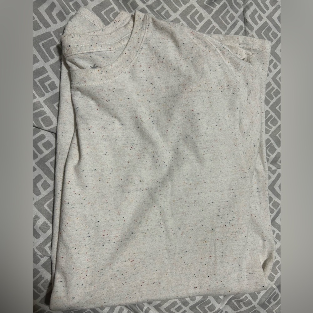 💰2/$10 used Hurley Speckled cream shirt - size xxl